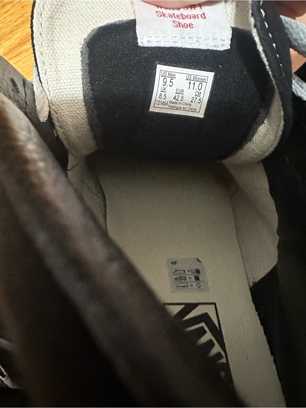 Men’s 9.5 Vans Black & White Sk8-Hi High-Top Sneakers - Picture 7 of 7